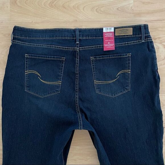 NWT Gorgeous Levi's Signature Sz 22 Modern Boot Cut Jeans Dark Blue Denim - Picture 13 of 16